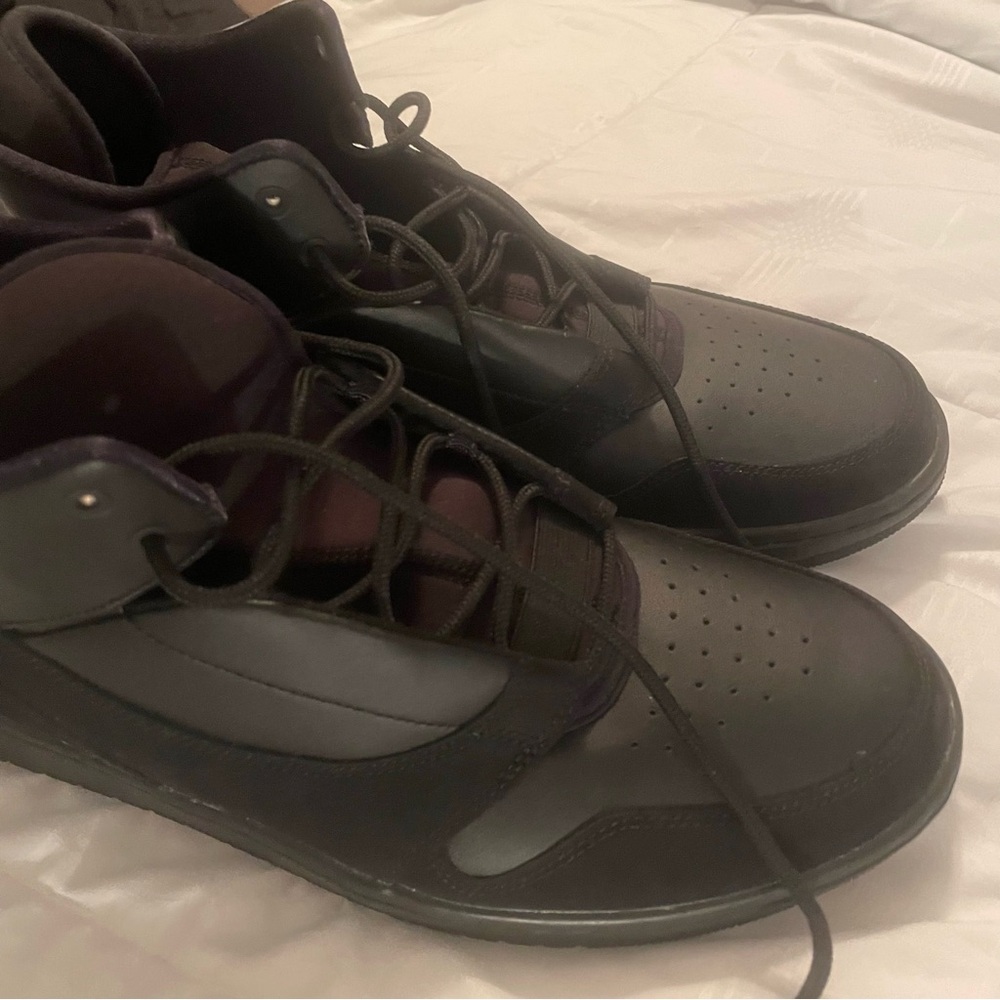 Black Jordan’s - Picture 2 of 10